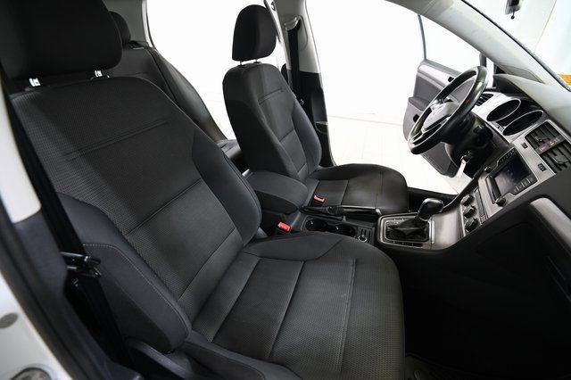 Used 2017 Volkswagen Golf S image 23