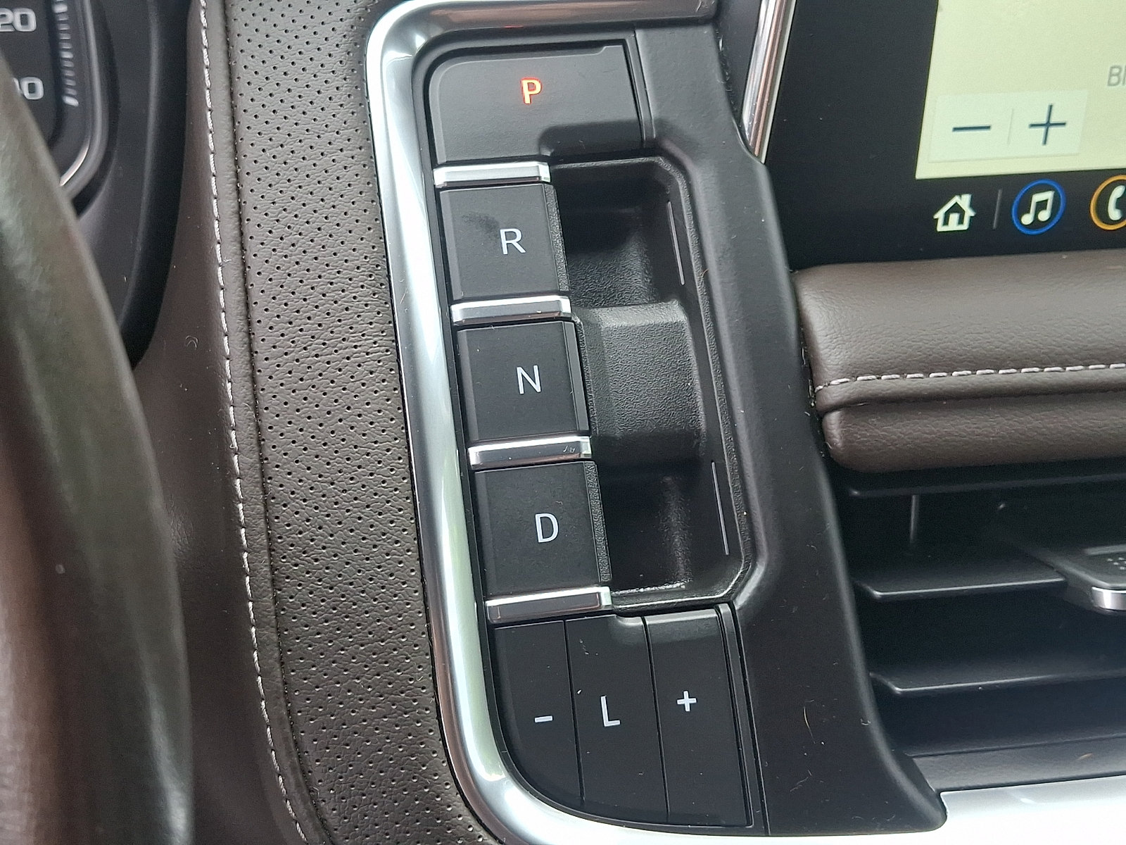 Used 2021 GMC Yukon SLT w/ Rear Media and Nav Package AWD/4WD image 14