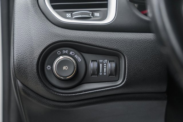 Used 2019 Jeep Renegade Latitude w/ Cold Weather Group image 46