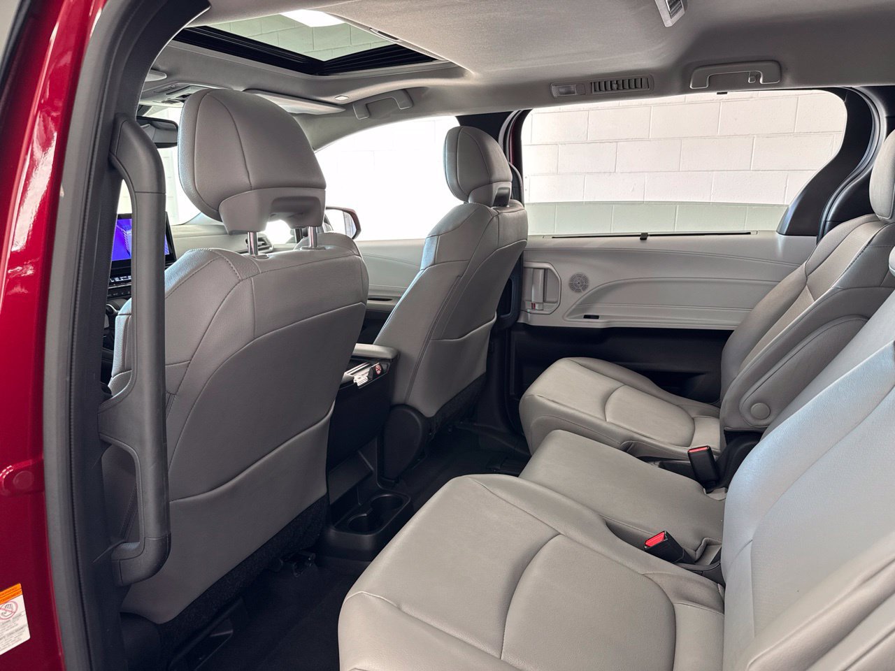 Used 2026 Toyota Sienna XLE FWD image 41