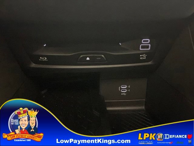 New 2027 Chrysler Pacifica Pinnacle w/ Theater Group AWD/4WD image 25