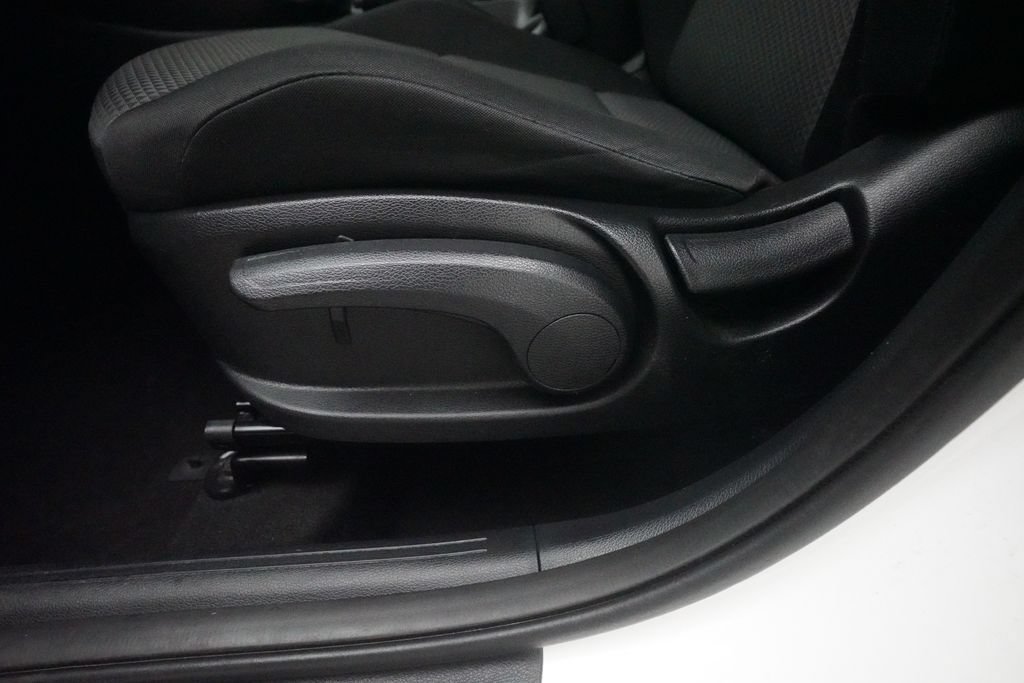 Used 2023 Kia Soul LX w/ LX Technology Package FWD image 28