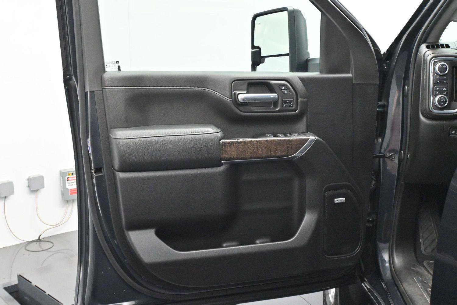 Used 2022 GMC Sierra 2500 Denali w/ Denali Ultimate Package AWD/4WD image 11