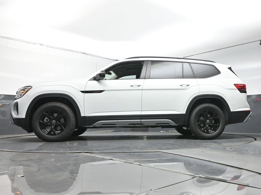 Used 2025 Volkswagen Atlas Peak Edition SE image 37