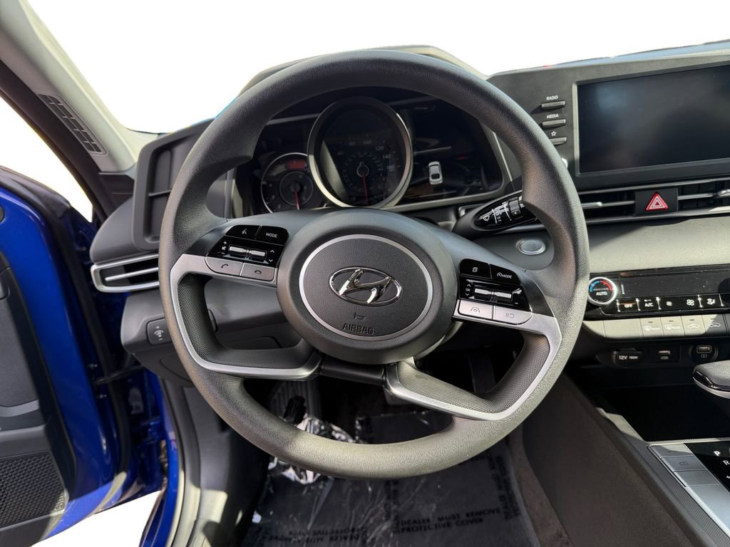 Certified 2023 Hyundai Elantra SEL w/ Preferred Accessory Package image 12