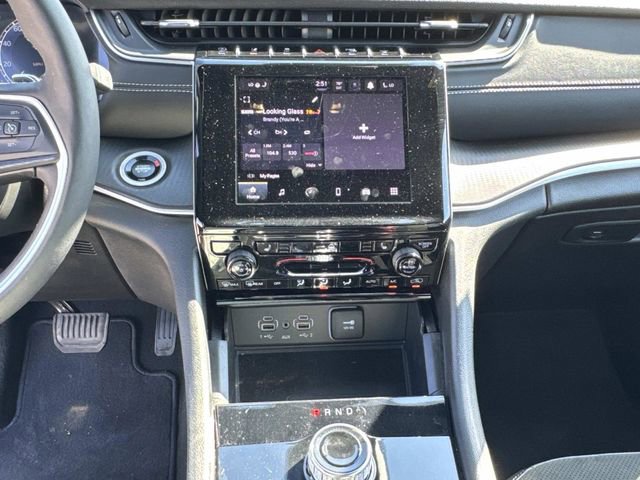 Used 2025 Jeep Grand Cherokee L Altitude image 30