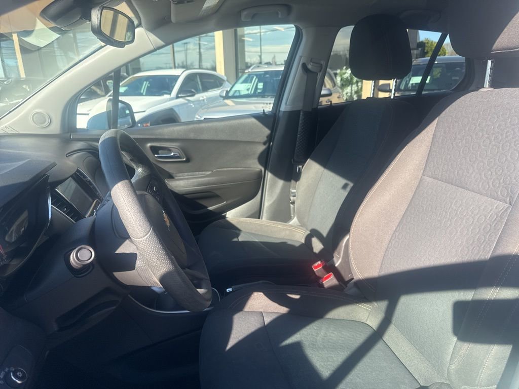 Used 2020 Chevrolet Trax LS w/ Tint and Cruise Package AWD/4WD image 23