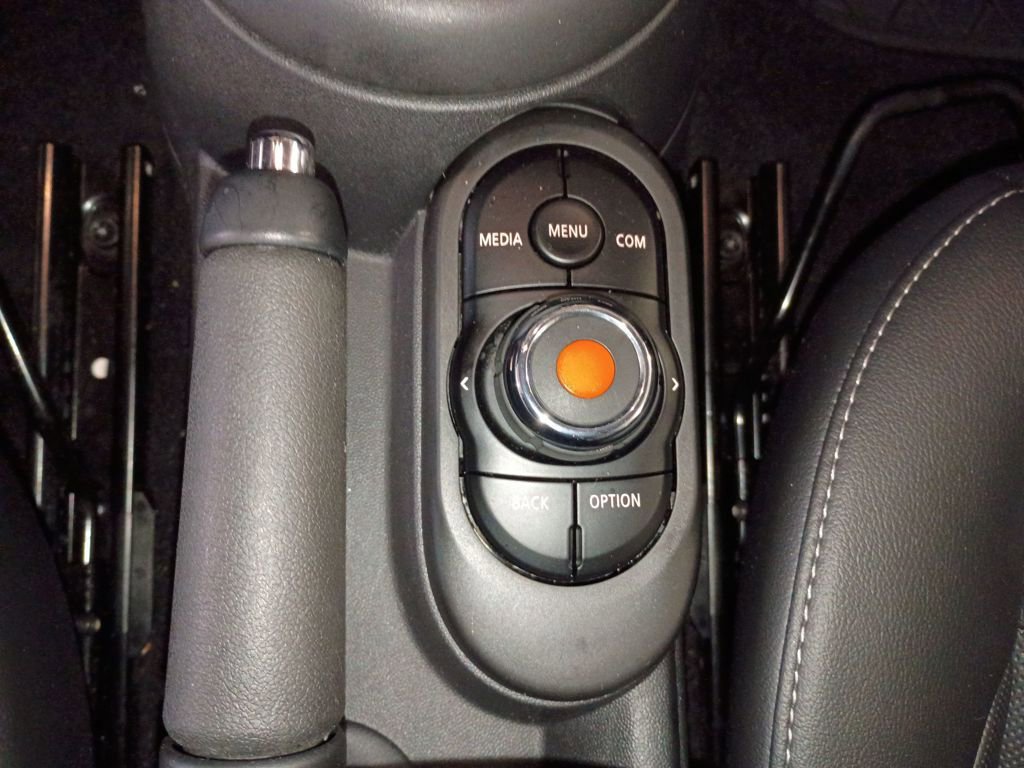 Used 2019 MINI Cooper 2-Door Hardtop w/ Premium Package image 16