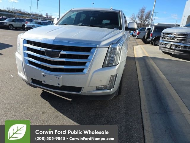 Used 2016 Cadillac Escalade ESV 4WD image 3