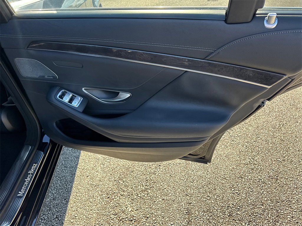 Used 2017 Mercedes-Benz S 550 Sedan image 16