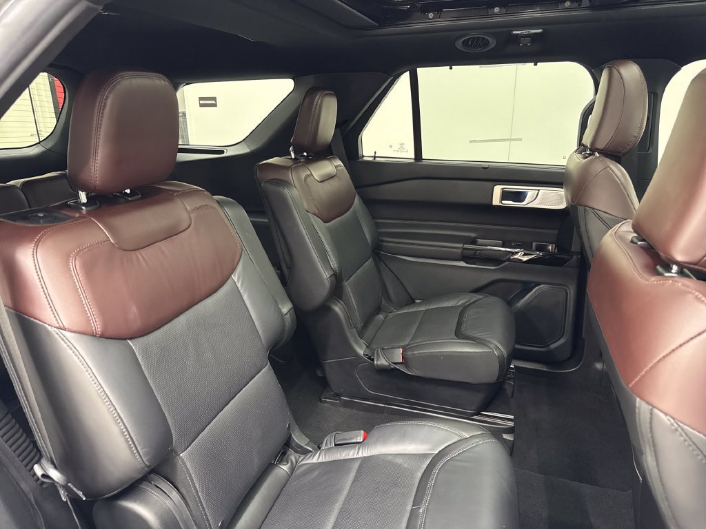 Used 2023 Ford Explorer Platinum w/ Technology Package AWD/4WD image 30