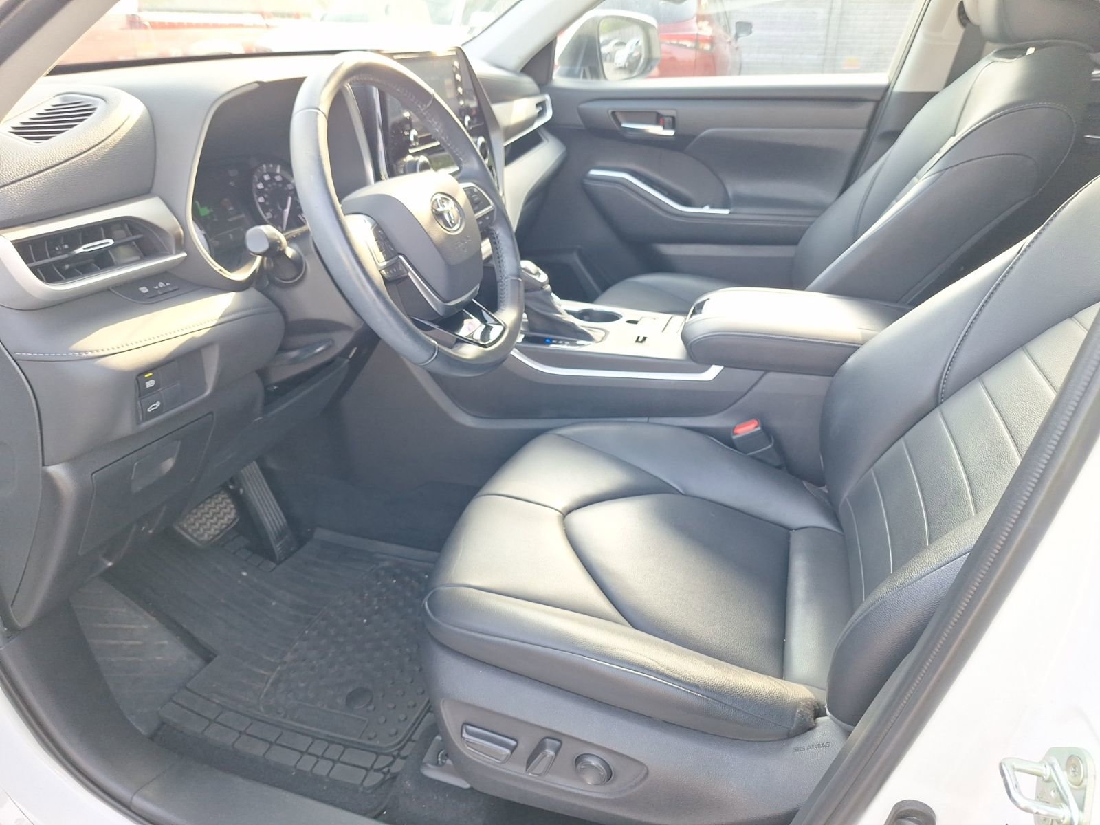 Used 2020 Toyota Highlander XLE FWD image 15