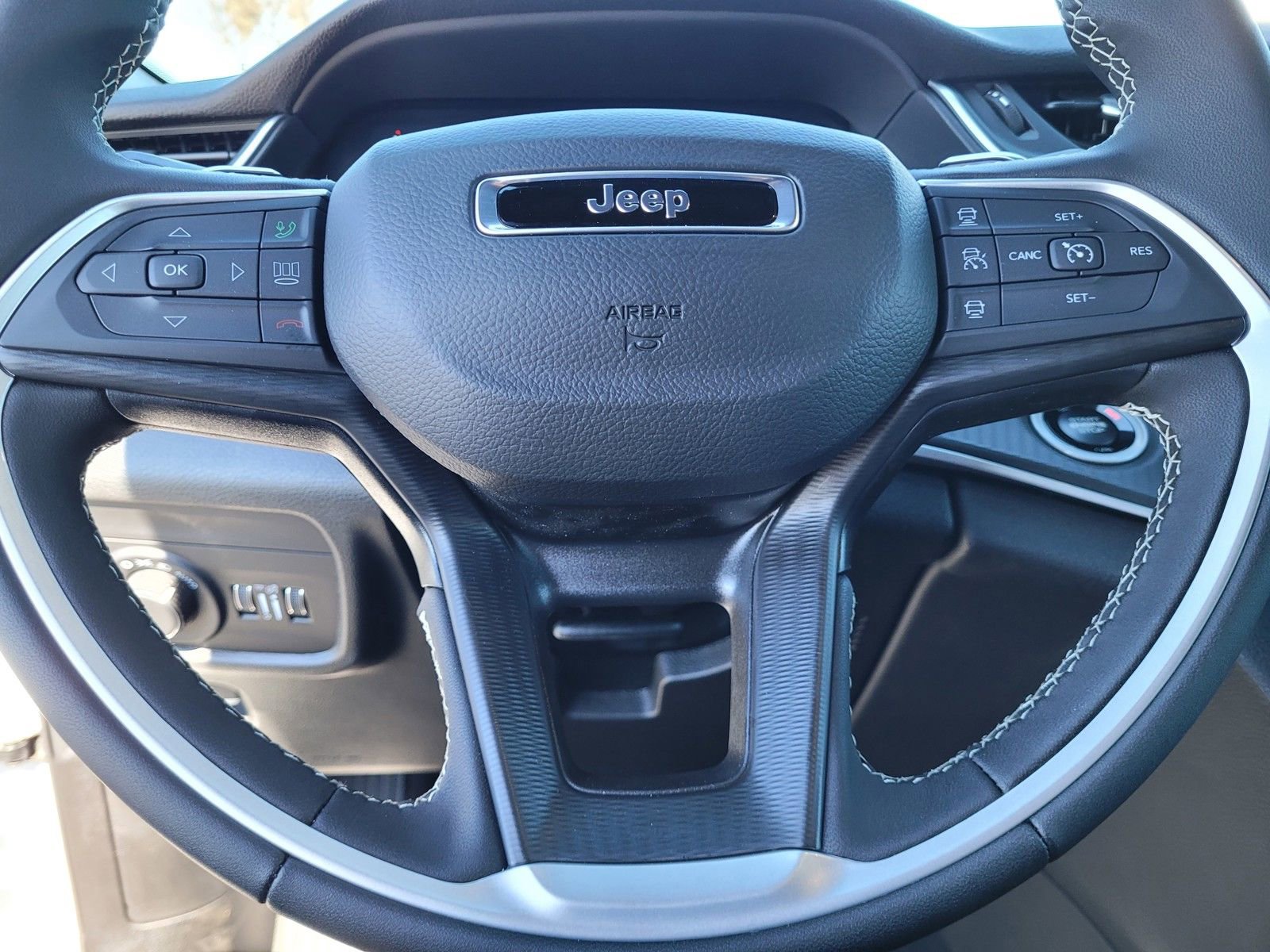 New 2026 Jeep Grand Cherokee L Laredo w/ Trailer Tow Package AWD/4WD image 20