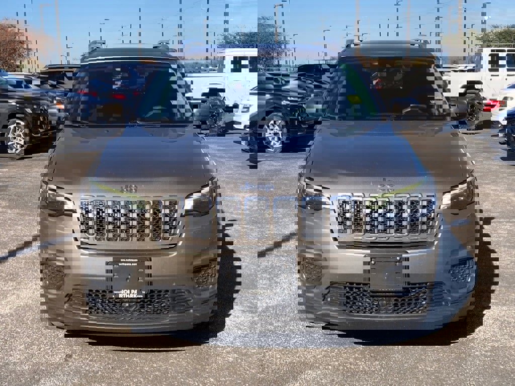 Used 2021 Jeep Cherokee Latitude image 2