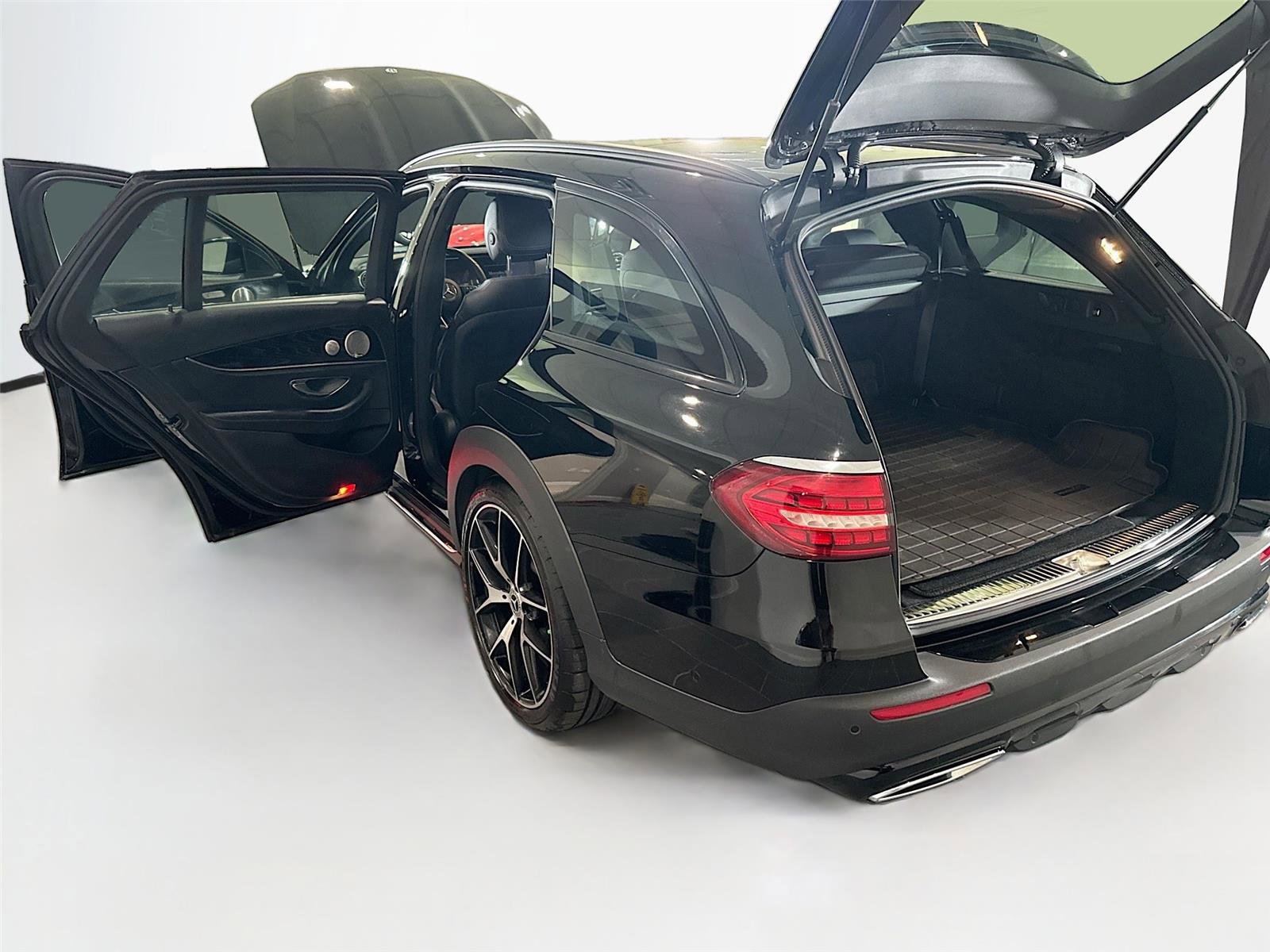 Used 2021 Mercedes-Benz E 450 4MATIC All-Terrain Wagon image 40