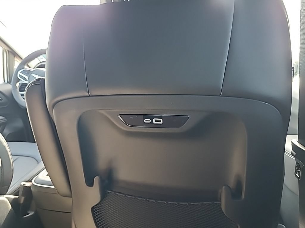 New 2025 Chrysler Pacifica Select FWD image 20