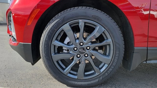 Used 2022 Chevrolet Equinox RS w/ RS Leather Package image 11