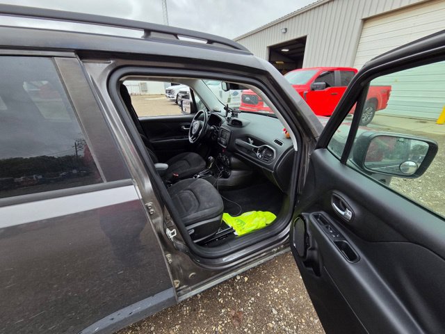 Used 2016 Jeep Renegade Latitude AWD/4WD image 14