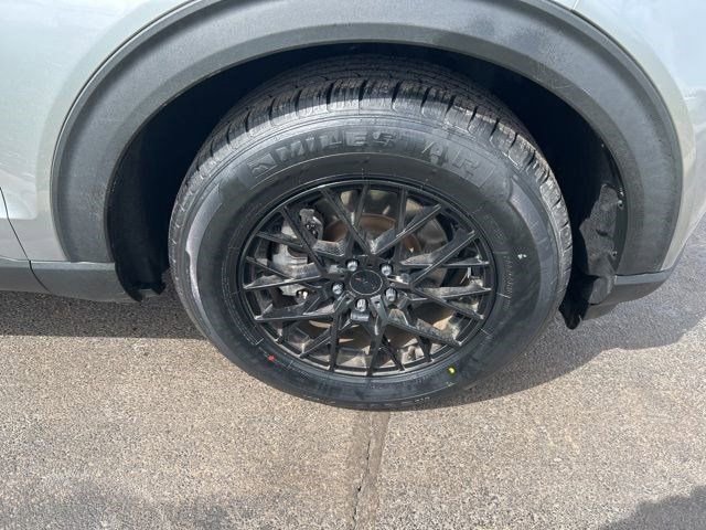 Used 2022 Ford Explorer XLT image 46