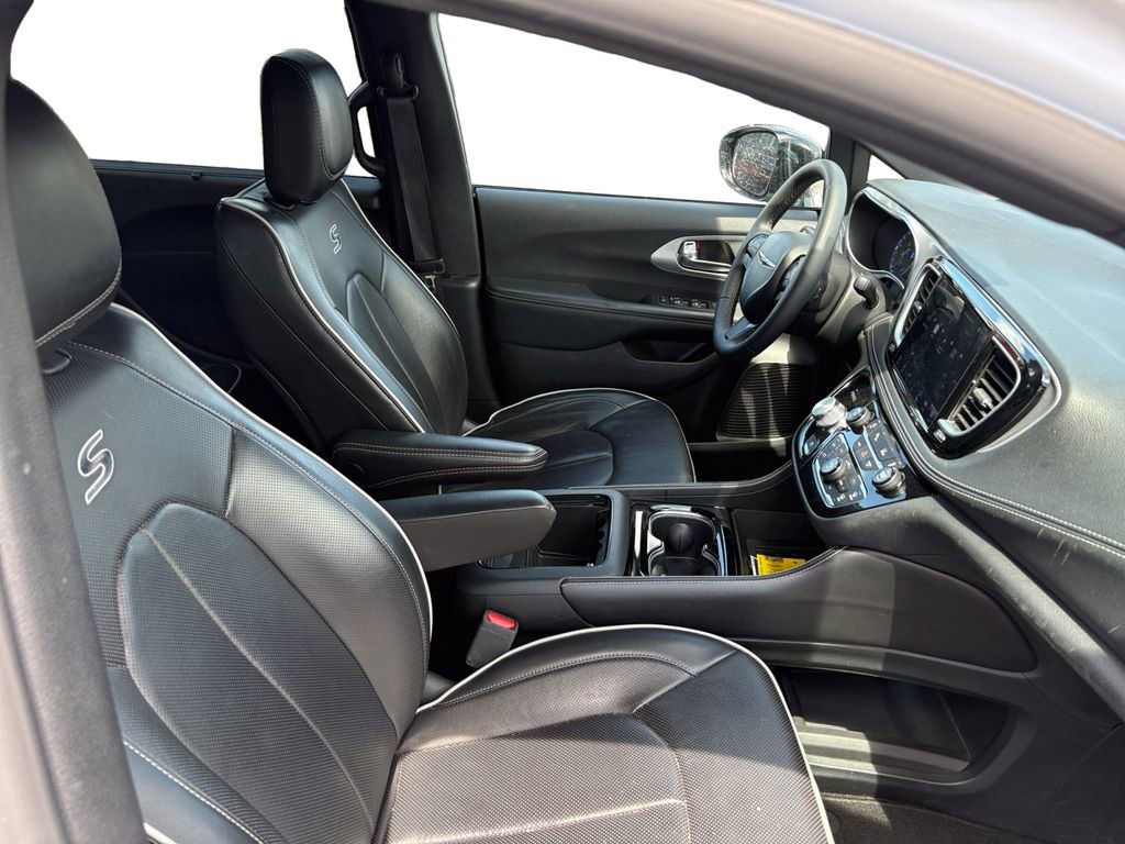Used 2025 Chrysler Pacifica Limited FWD image 16