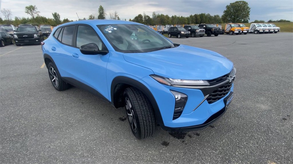 Certified 2024 Chevrolet Trax RS image 2