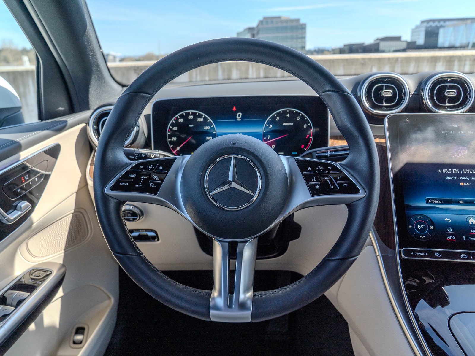 Used 2023 Mercedes-Benz GLC 300 4MATIC image 25