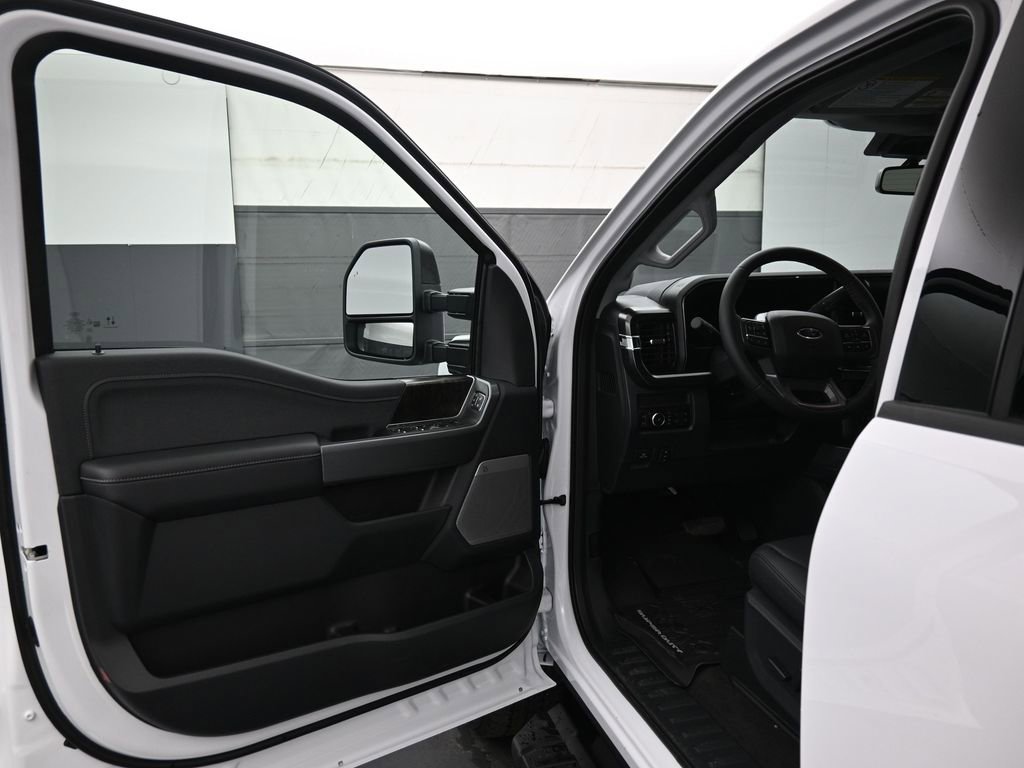 New 2026 Ford F250 Lariat w/ Black Appearance Package image 8