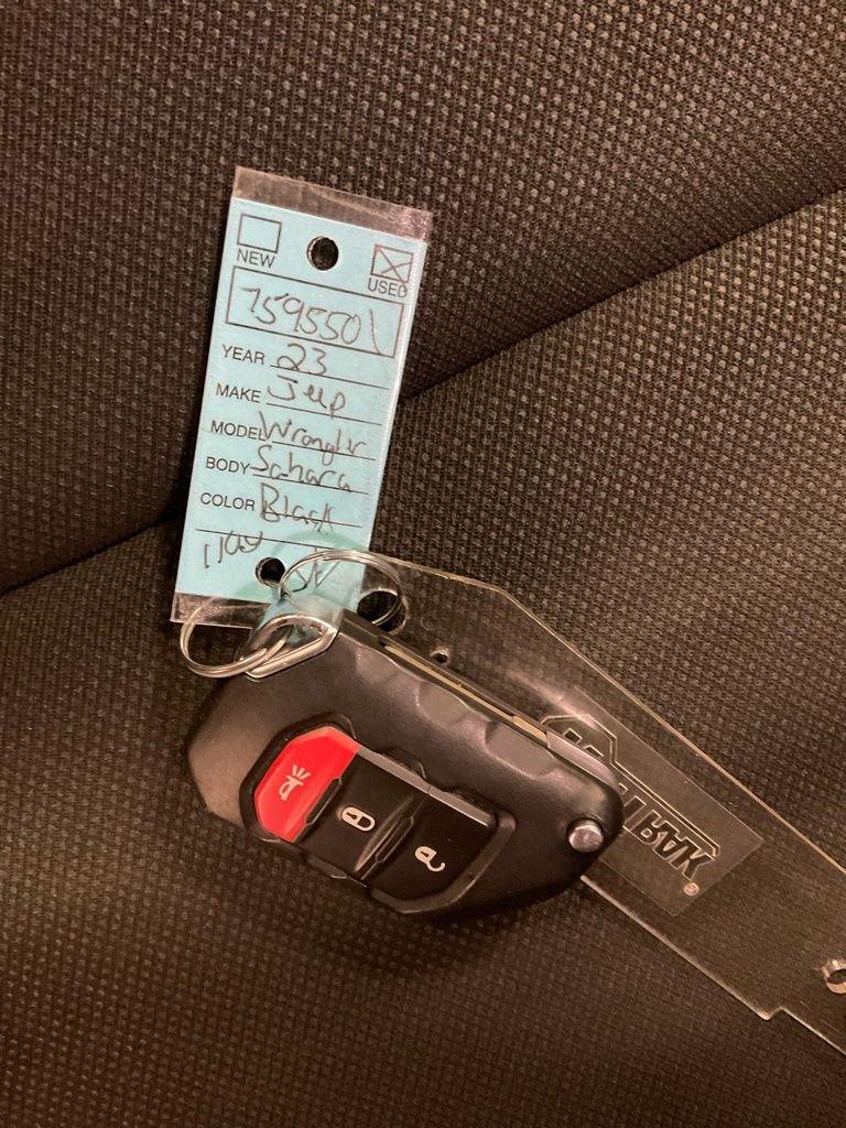 Used 2023 Jeep Wrangler Sahara image 34