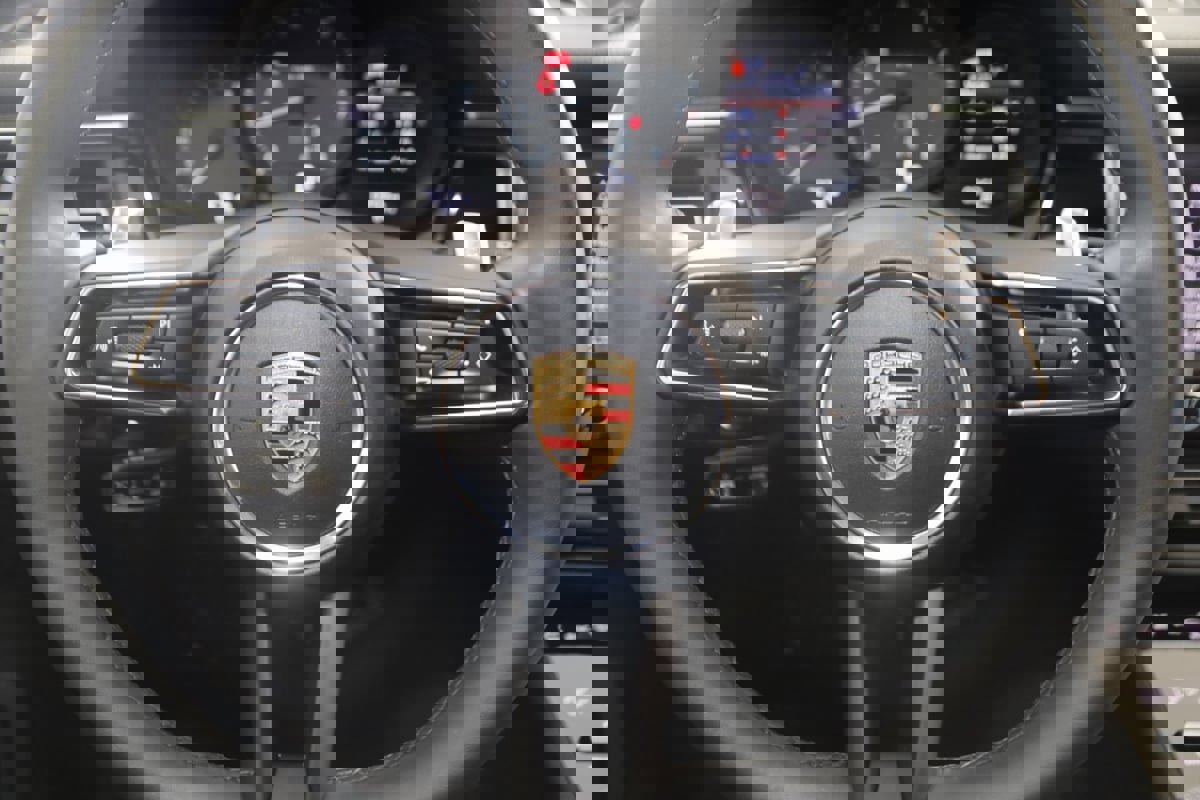 Used 2025 Porsche Macan image 46