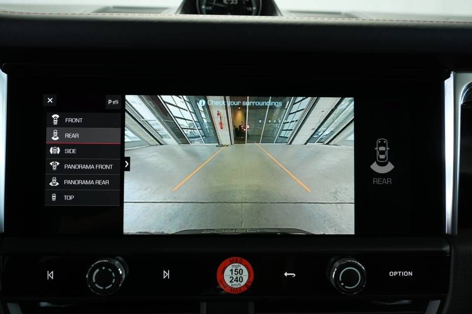 Certified 2025 Porsche Macan AWD/4WD image 19