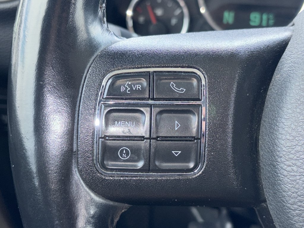 Used 2018 Jeep Wrangler Unlimited Rubicon w/ Connectivity Group AWD/4WD image 7
