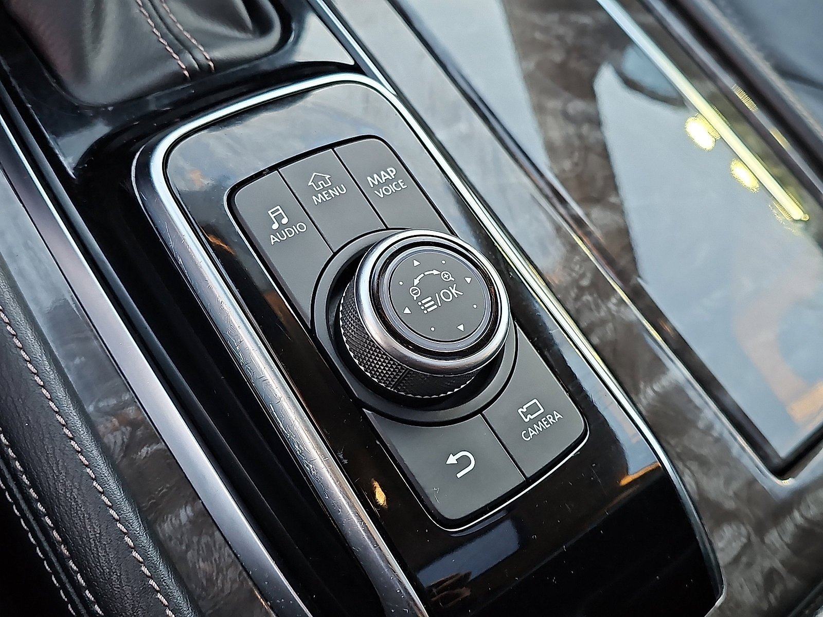 Certified 2022 Nissan Armada Platinum w/ Captain's Chairs Package image 28