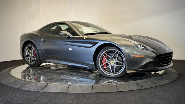 Used 2017 Ferrari California T RWD image 22