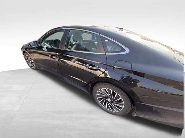 Used 2022 Hyundai Sonata Limited w/ Winter Weather Package FWD image 5