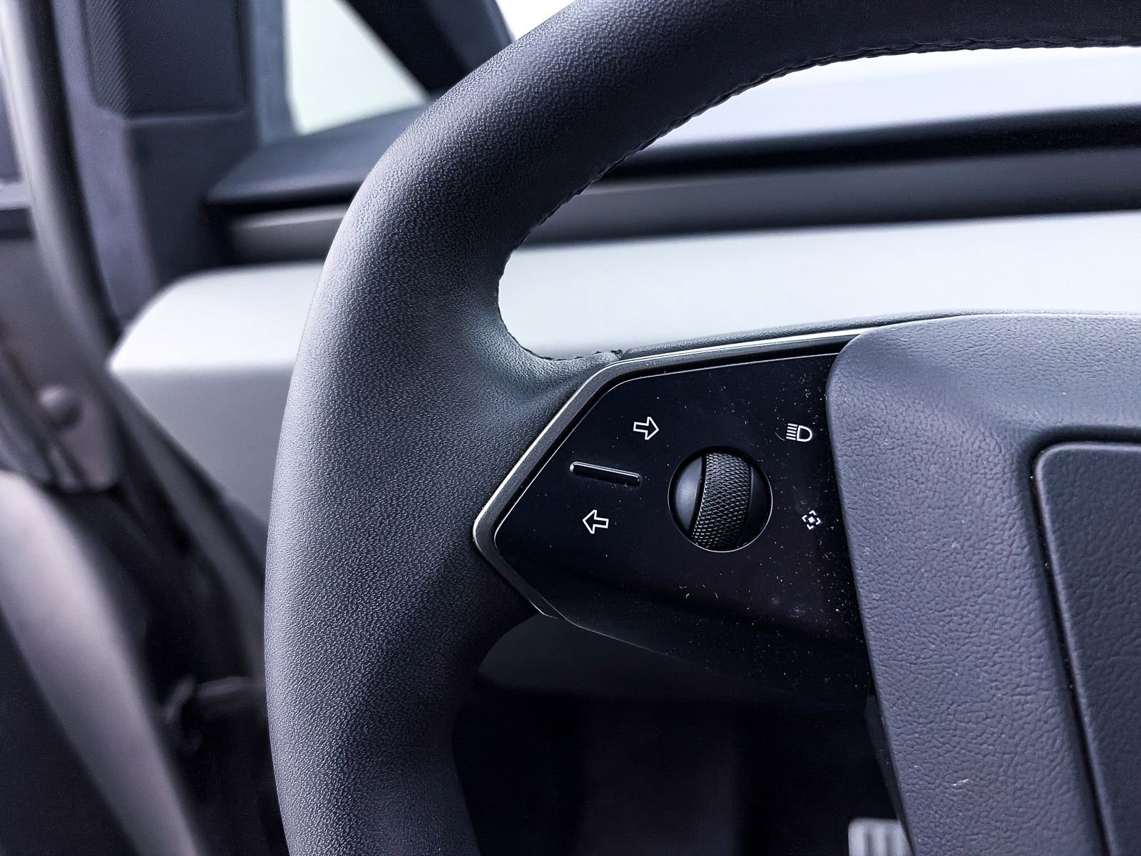 Used 2024 Tesla Cybertruck AWD Crew Cab image 28