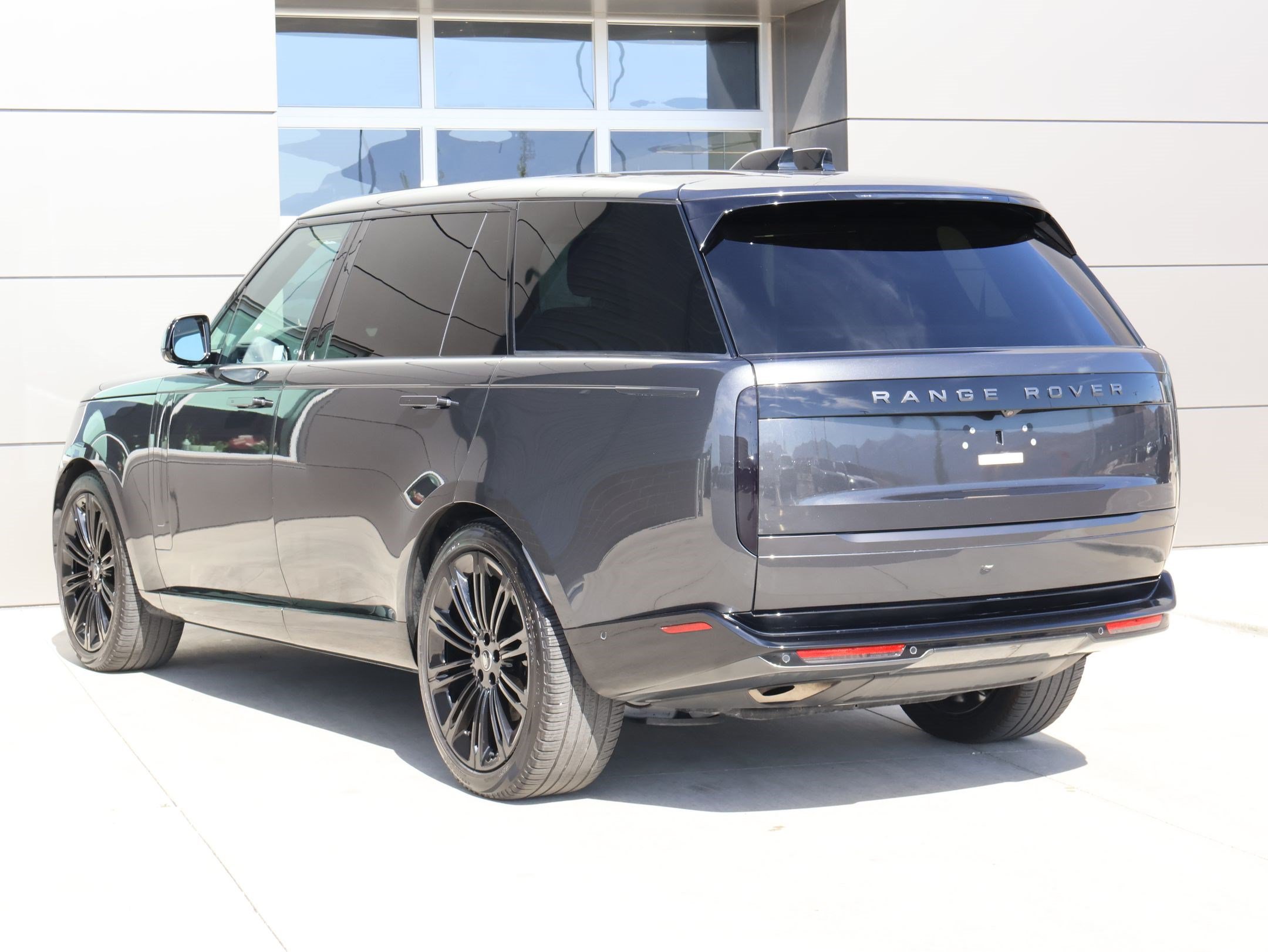 Certified 2024 Land Rover Range Rover Long Wheelbase SE AWD/4WD image 10