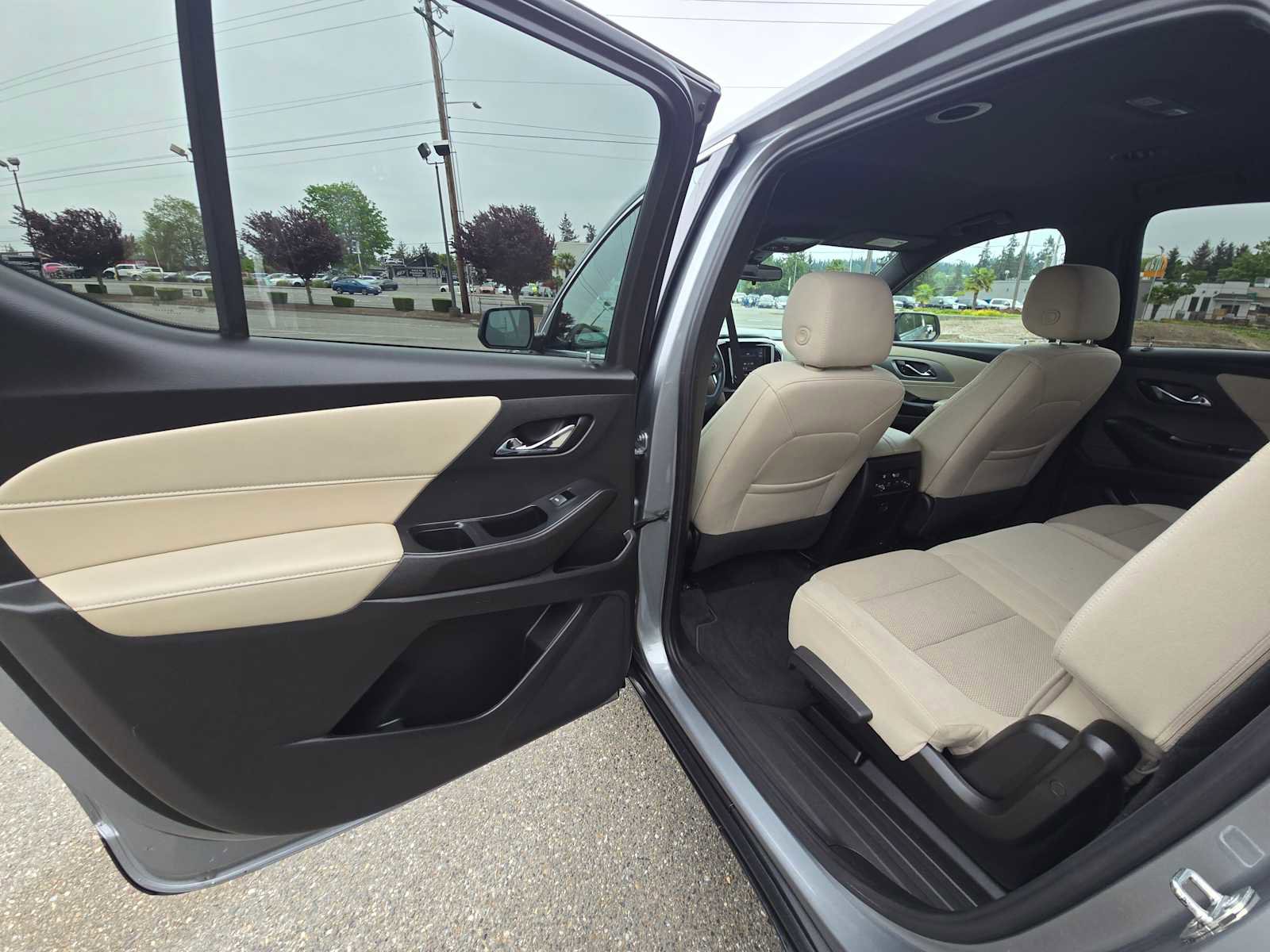 Used 2023 Chevrolet Traverse LS AWD/4WD image 15