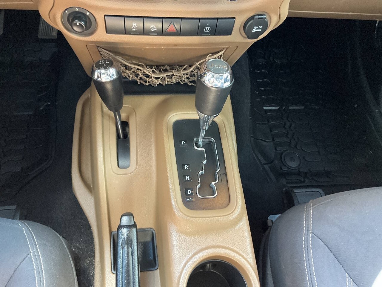 Used 2015 Jeep Wrangler Rubicon w/ Power Convenience Group AWD/4WD image 22