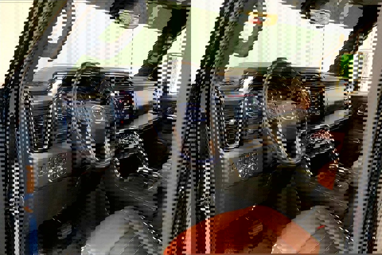 Used 2024 GMC Sierra 3500 Denali Ultimate image 14