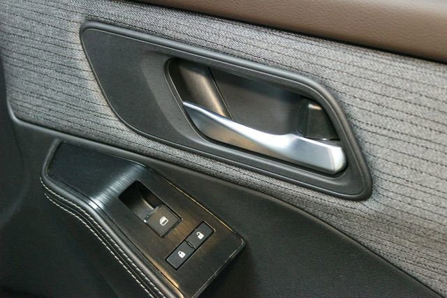 Used 2021 Nissan Rogue SV image 9