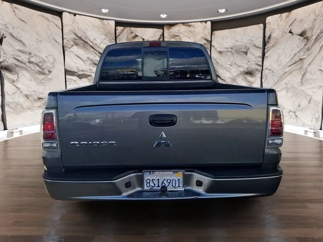 Used 2007 Mitsubishi Raider LS image 5
