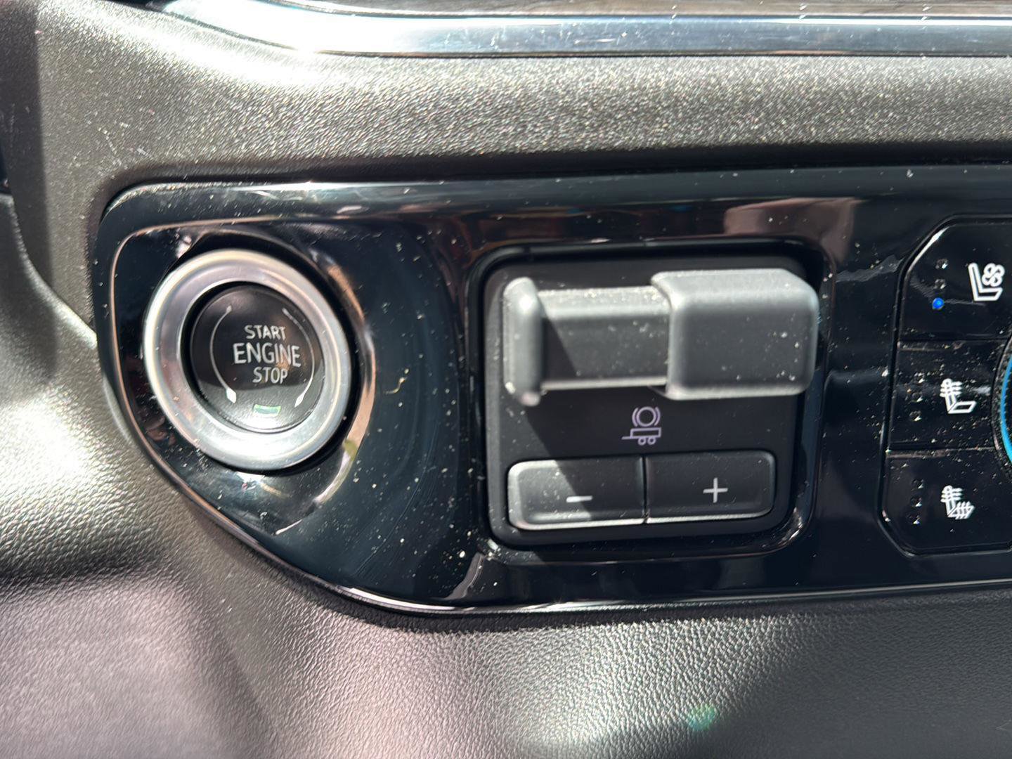 Used 2024 Chevrolet Silverado 1500 LTZ AWD/4WD image 17