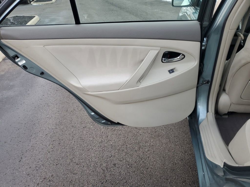 Used 2011 Toyota Camry LE image 22