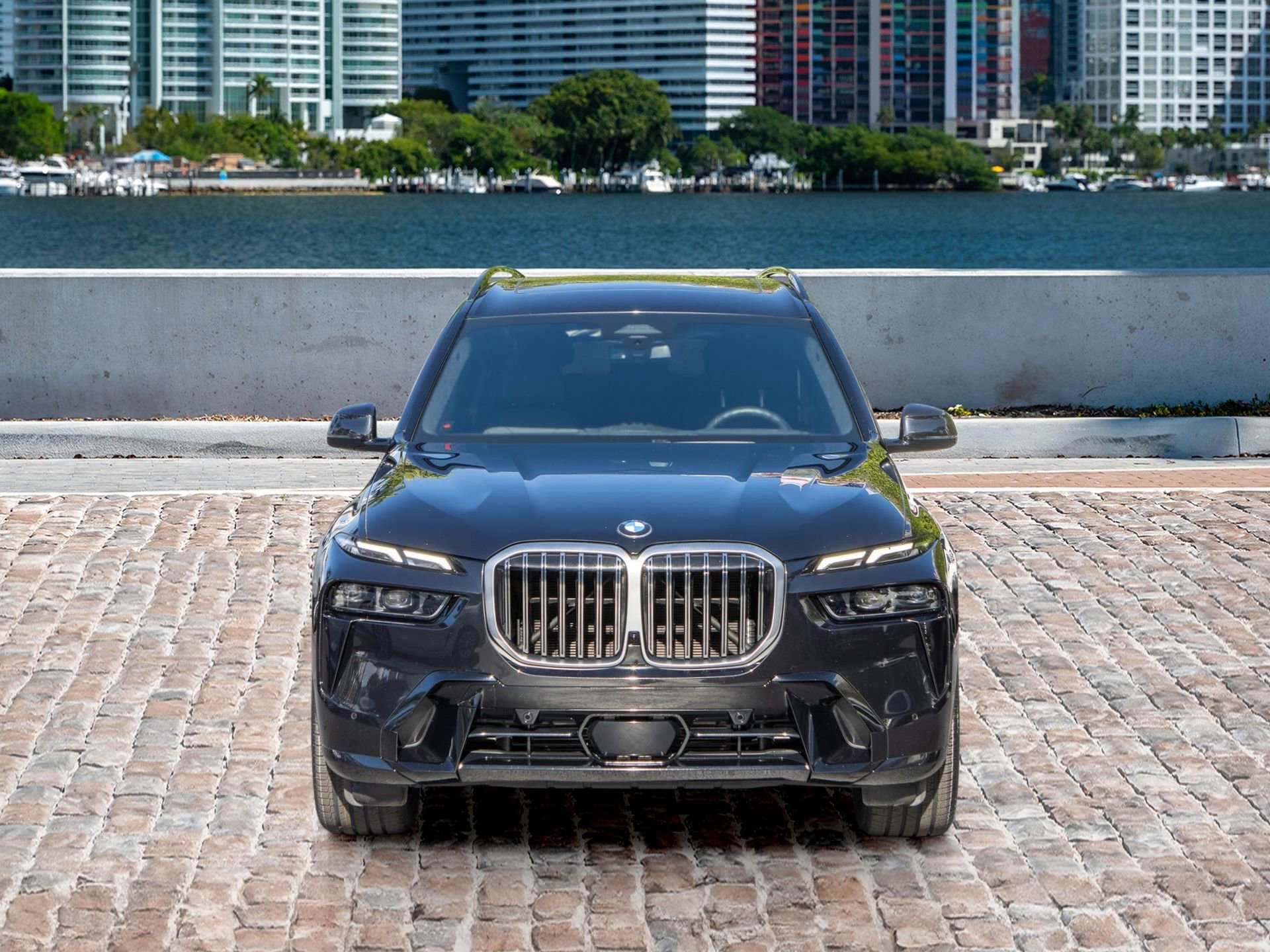 Used 2024 BMW X7 xDrive40i w/ Executive Package image 2