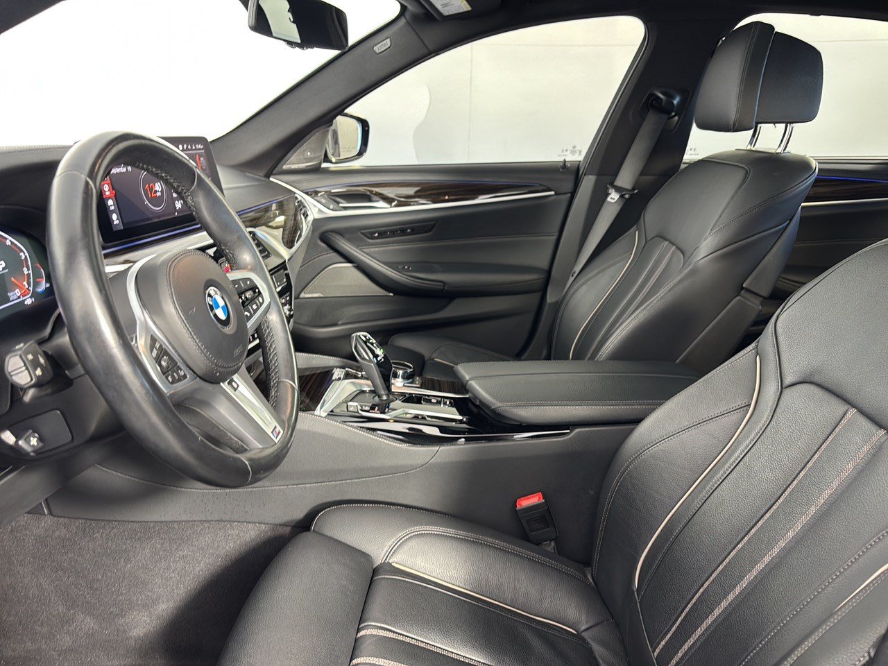 Used 2023 BMW M550i xDrive w/ Executive Package AWD/4WD image 5