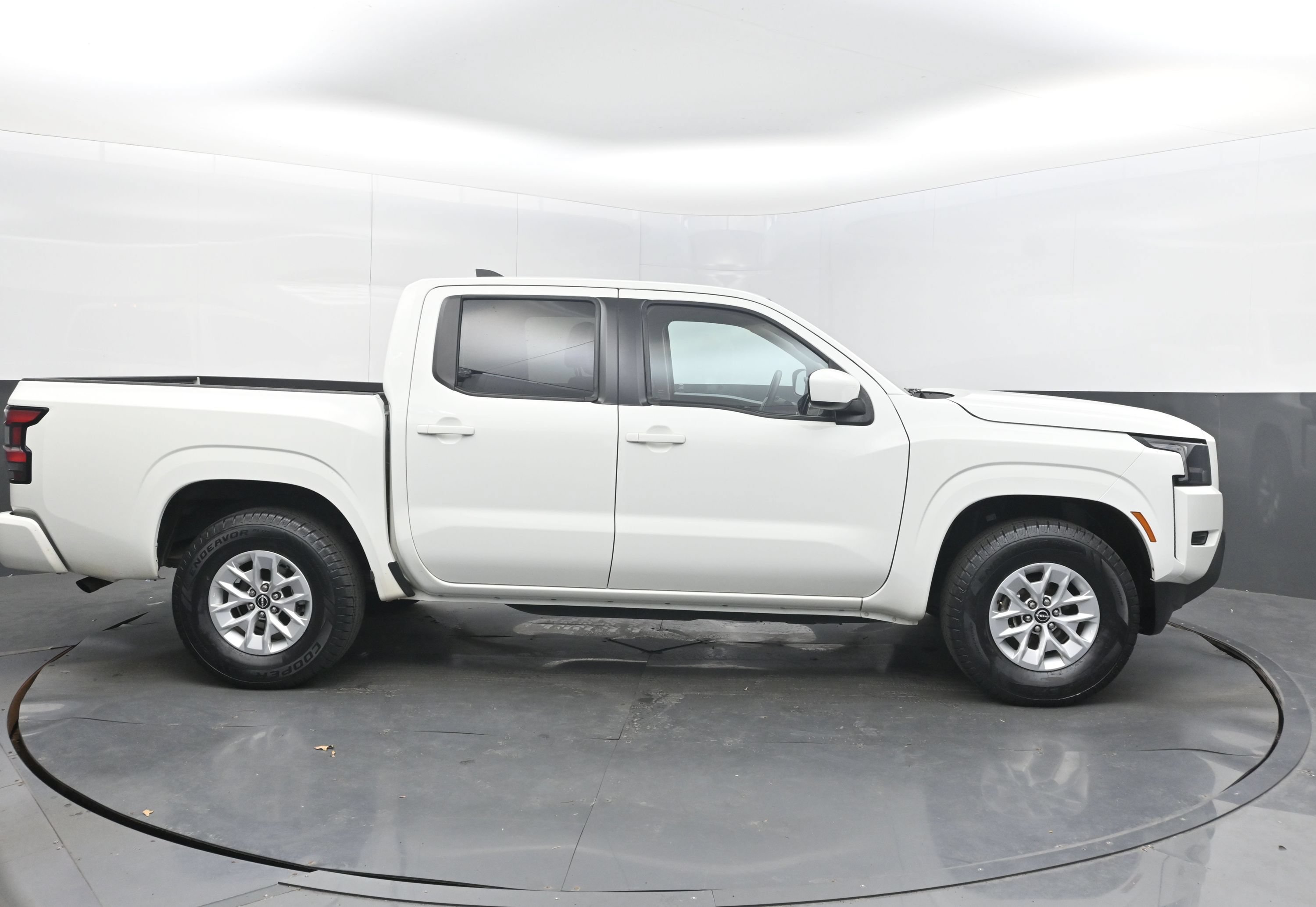 Used 2024 Nissan Frontier SV RWD image 10