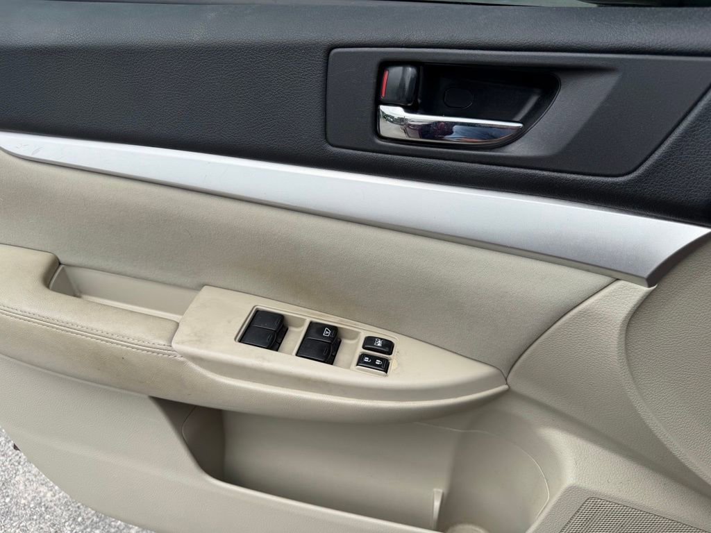 Used 2011 Subaru Outback 2.5i AWD/4WD image 29