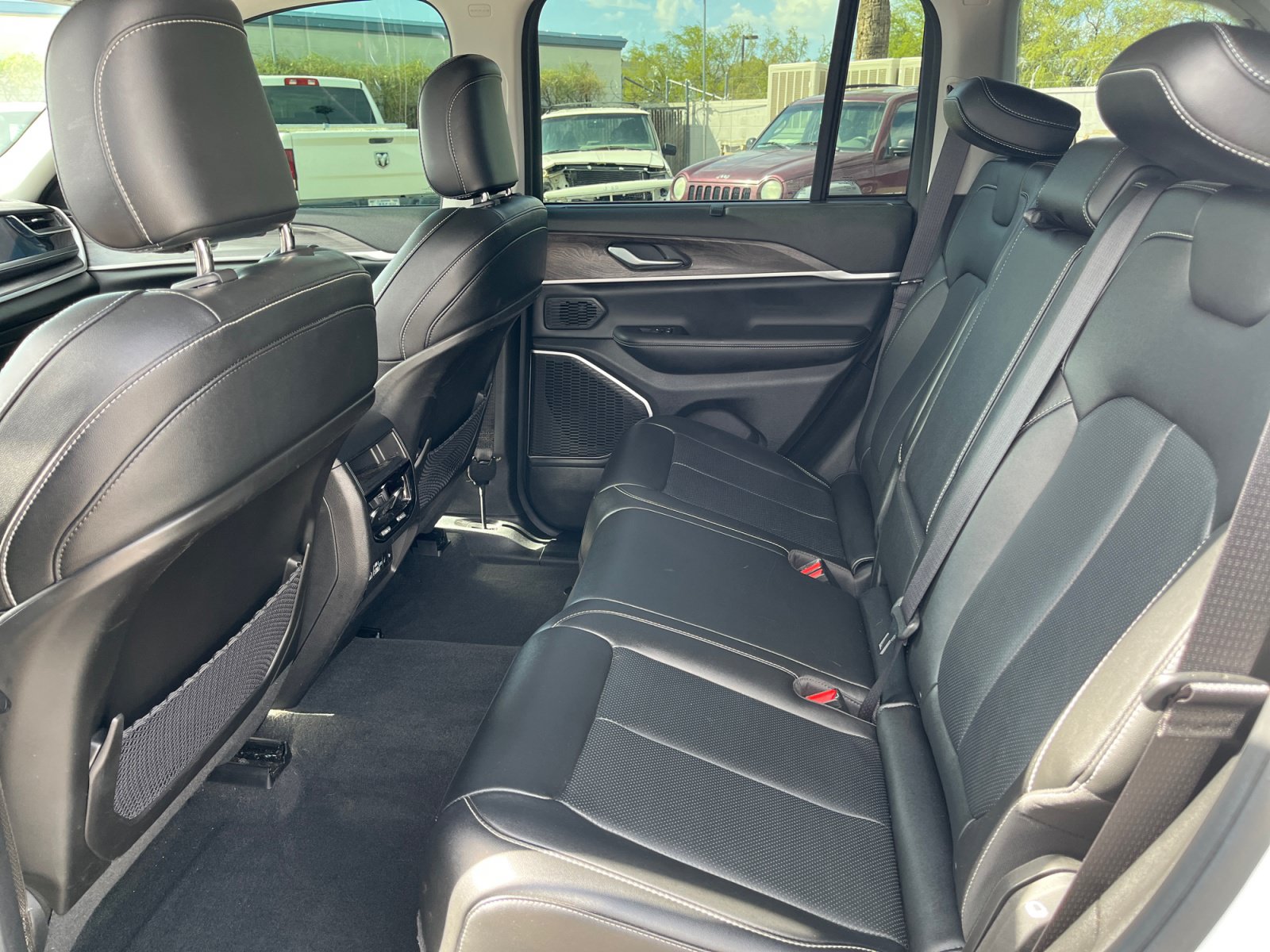 Certified 2022 Jeep Grand Cherokee Limited 4xe w/ Luxury Tech Group II AWD/4WD image 27