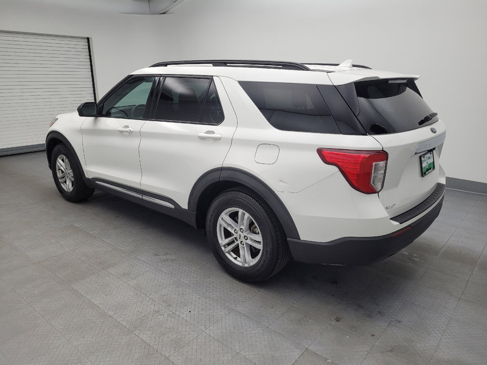 Used 2021 Ford Explorer XLT image 3