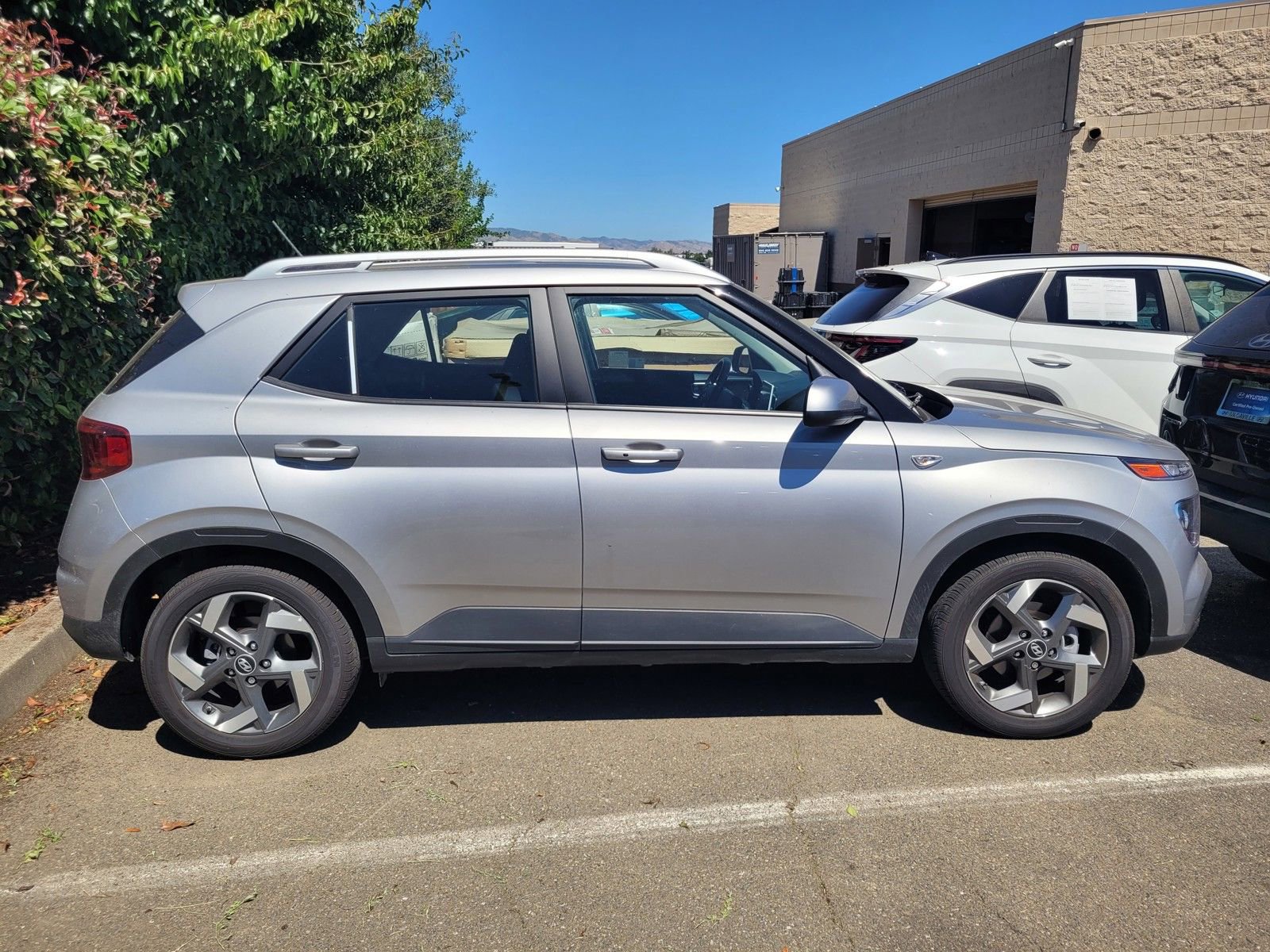 Certified 2025 Hyundai Venue SEL FWD image 3